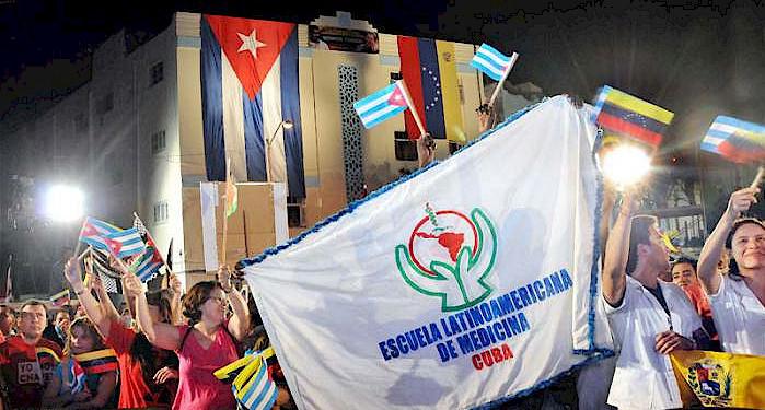 Un concerto di giovnia rtistsi cuban inappohggio al popolo e al governo bolivaraianai pe rl apace la giustizia e lunità  latinoamericana, nell’Università de lL’Avana qustao concerto è una del moltisime attività ch eis realizzano il tutto ilteritorio naioal eper appoggiar ilvenzuela 