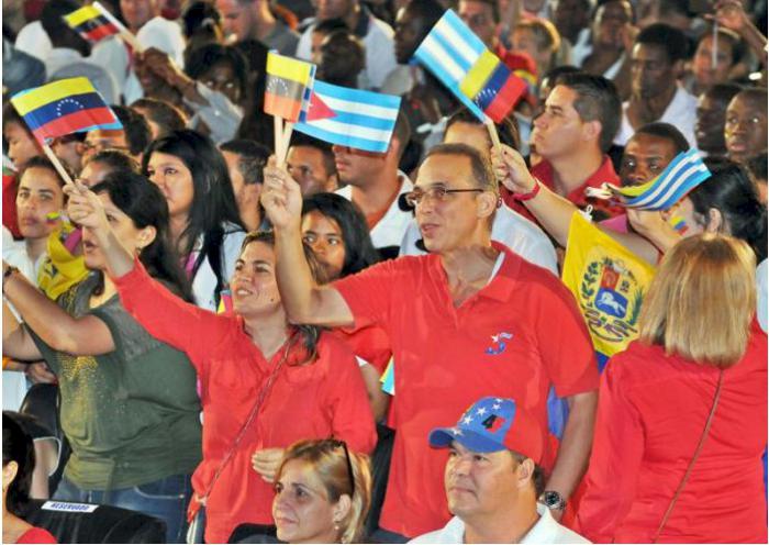Un concerto di giovnia rtistsi cuban inappohggio al popolo e al governo bolivaraianai pe rl apace la giustizia e lunità  latinoamericana, nell’Università de lL’Avana qustao concerto è una del moltisime attività ch eis realizzano il tutto ilteritorio naioal eper appoggiar ilvenzuela 