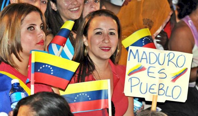 Un concerto di giovnia rtistsi cuban inappohggio al popolo e al governo bolivaraianai pe rl apace la giustizia e lunità  latinoamericana, nell’Università de lL’Avana qustao concerto è una del moltisime attività ch eis realizzano il tutto ilteritorio naioal eper appoggiar ilvenzuela 