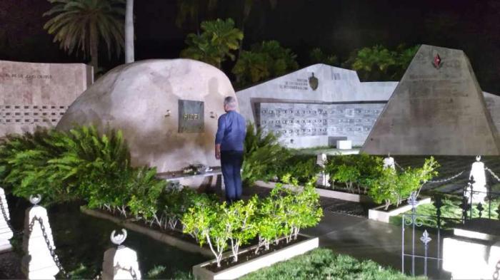 Agli eroi della  nazione, onore e gloria!